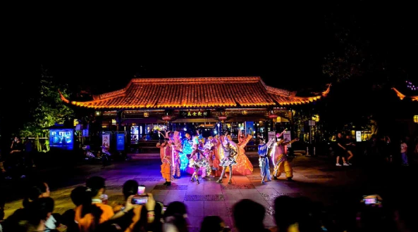 大型沉浸式夜游揚(yáng)州瘦西湖“二分明月憶揚(yáng)州”正式營(yíng)業(yè)